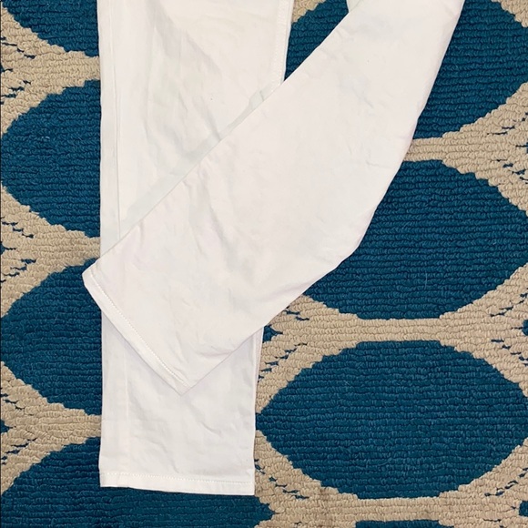✨BANANA REPUBLIC WHITE GIRLFRIEND JEANS SIZE 2 / 26✨ - Picture 3 of 9